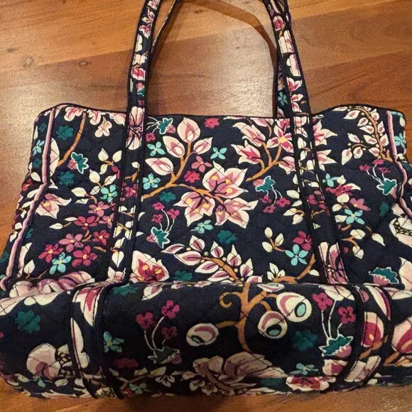 Vera Bradley Iconic Kingston Garden Tote, 14" x 11" - Picture 7 of 12